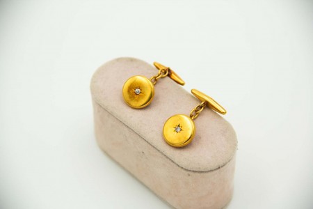 Botões de punho em ouro amarelo de formato circular e com diamantes (2)